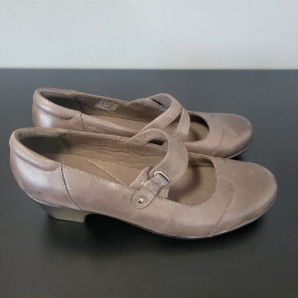 Clarks Emslie Lulin Womens Size 10 M Brown Leather Pump Mary Jane Heels Shoes - Picture 2 of 10